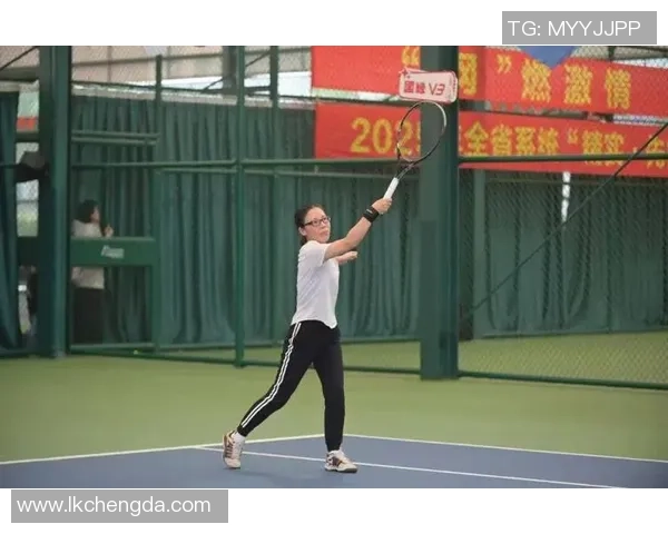 杭州网球队耐力训练揭秘:提升竞技水平的关键因素与方法探讨 杭州网球队耐力训练揭秘:提升竞技水平的关键因素与方法探讨