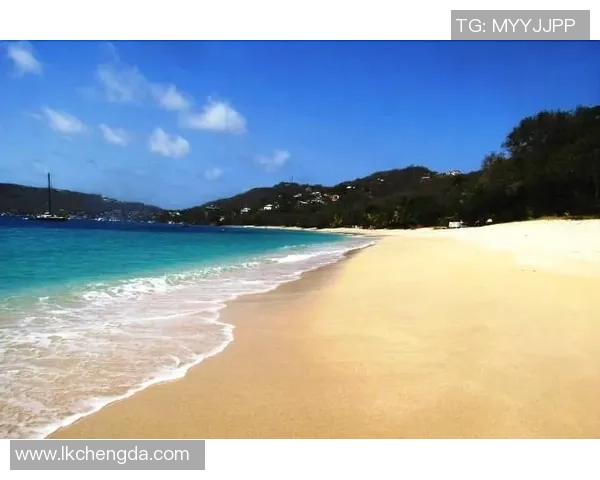 足球明星女友在海滩度假晒美照展现迷人身姿引发热议 足球明星女友在海滩度假晒美照展现迷人身姿引发热议